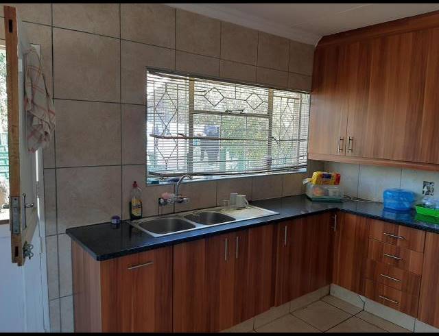 3 BEDROOM HOUSE FOR SALE IN STRUISBULT